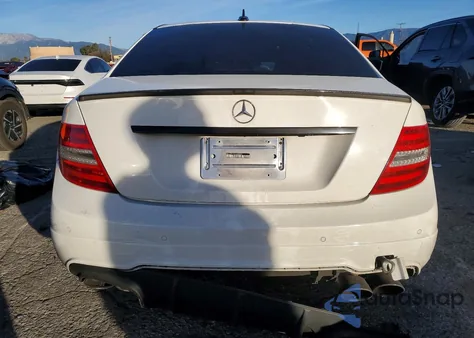 2013 Mercedes-Benz C 63 Amg из США, поврежденный, VIN WDDGF7HB5DA836968